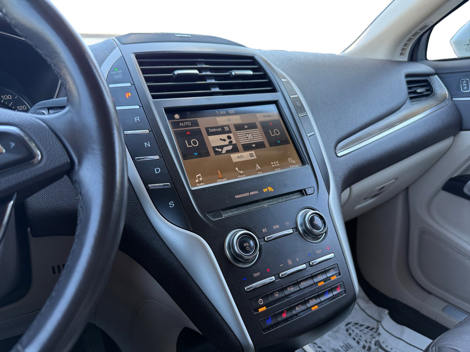 Used 2019 Lincoln MKC Reserve image 9