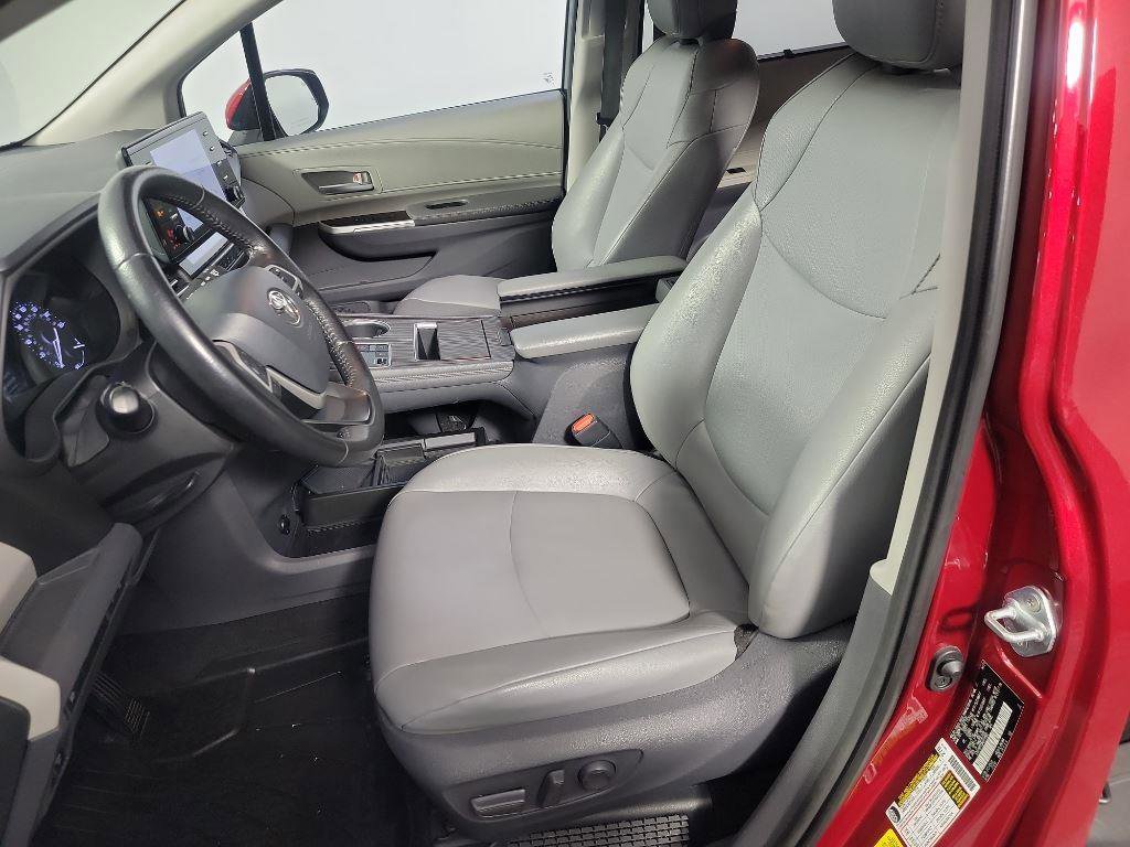 Used 2021 Toyota Sienna XLE image 20