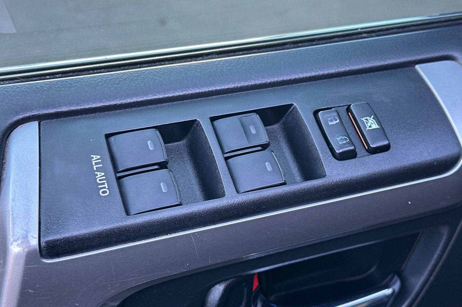 Used 2016 Toyota 4Runner Limited image 12