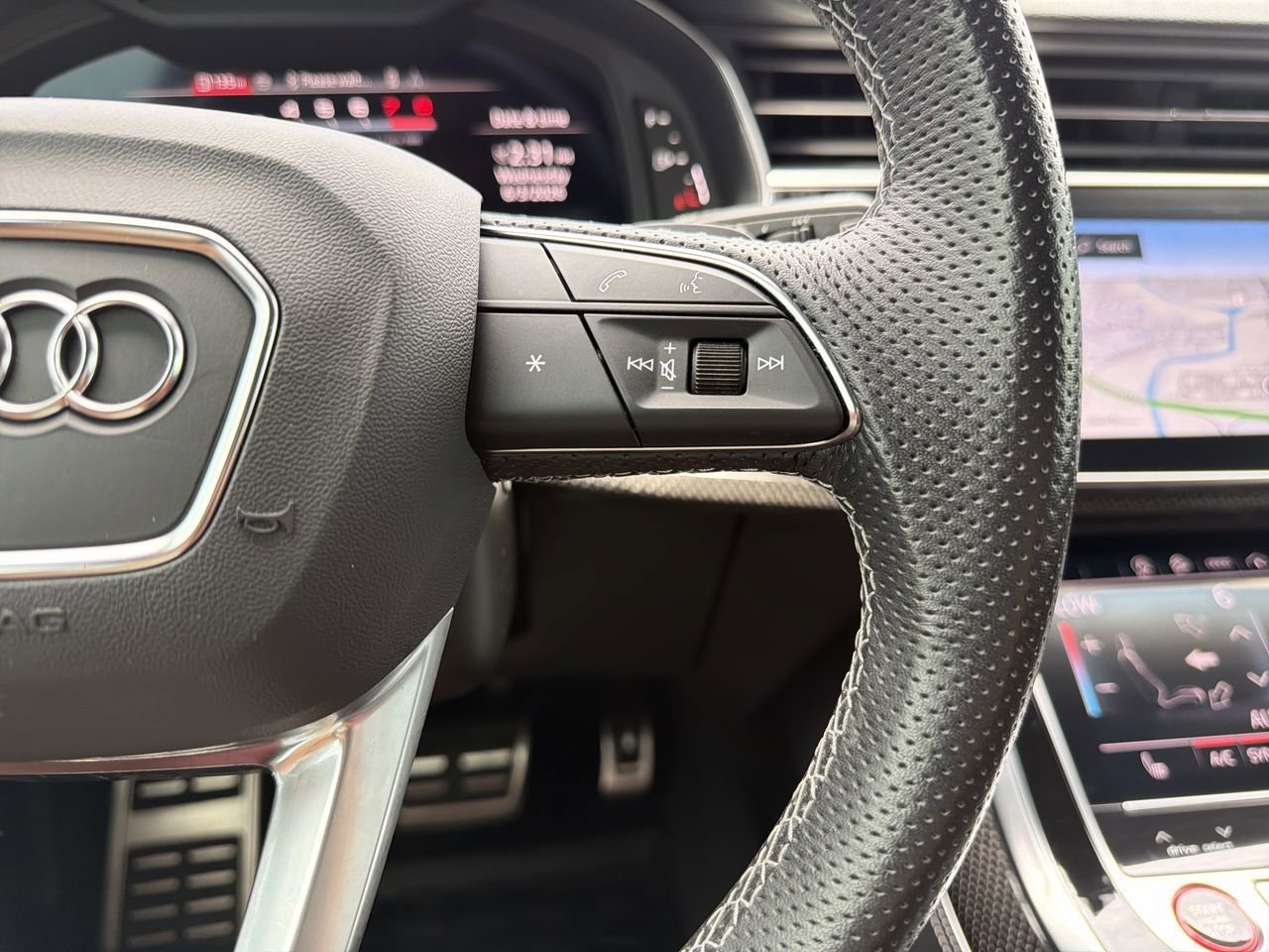 Used 2024 Audi SQ7 Premium Plus AWD/4WD image 30