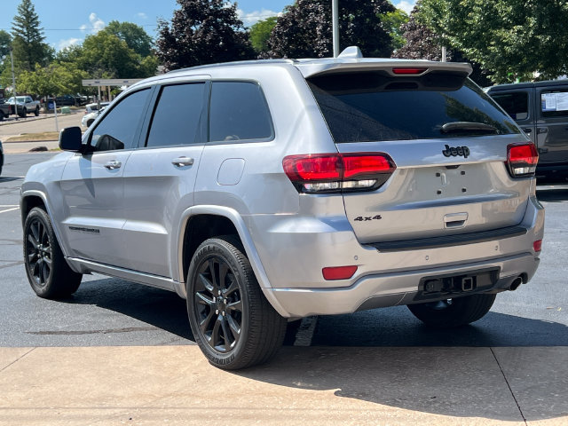 Used 2021 Jeep Grand Cherokee Laredo X AWD/4WD image 10