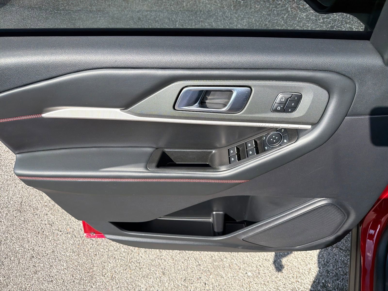 Used 2025 Ford Explorer ST-Line w/ Premium Package image 19