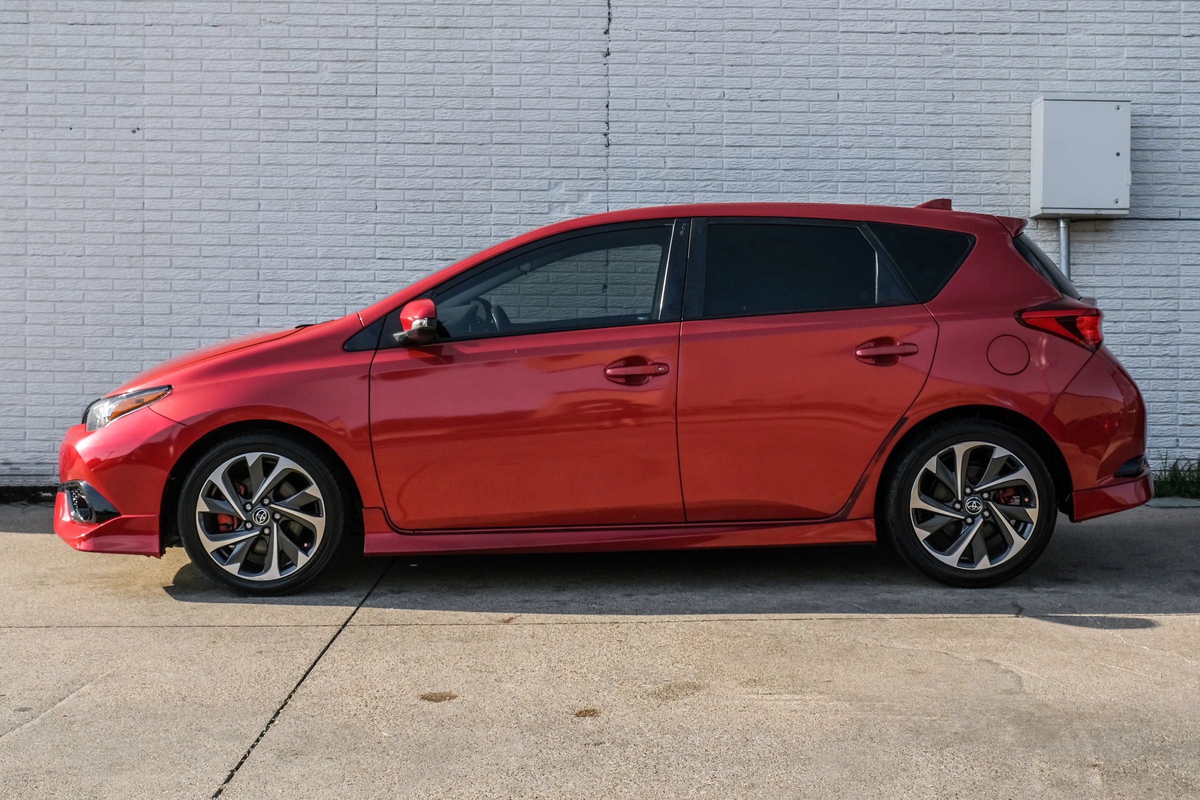 Used 2018 Toyota Corolla iM FWD image 10