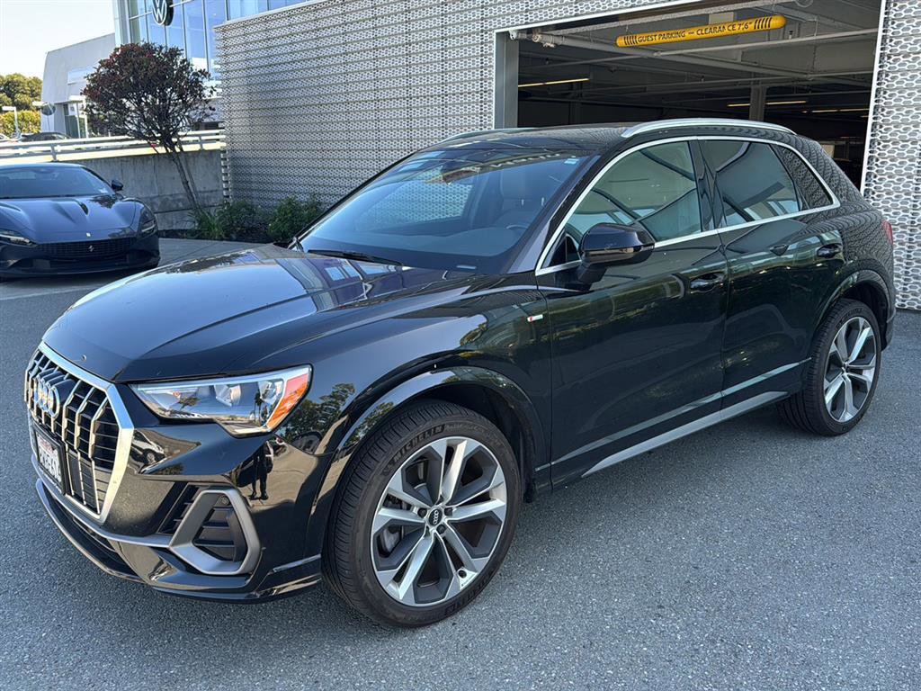 Used 2021 Audi Q3 2.0T Premium w/ Convenience Package AWD/4WD image 1