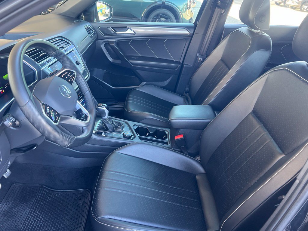 Used 2024 Volkswagen Tiguan SE R-Line w/ MDO Package, Two-Row AWD/4WD image 4