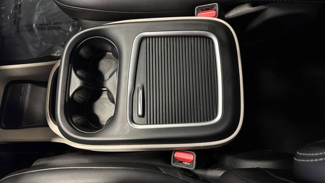 Used 2023 Chrysler Pacifica Touring-L FWD image 19