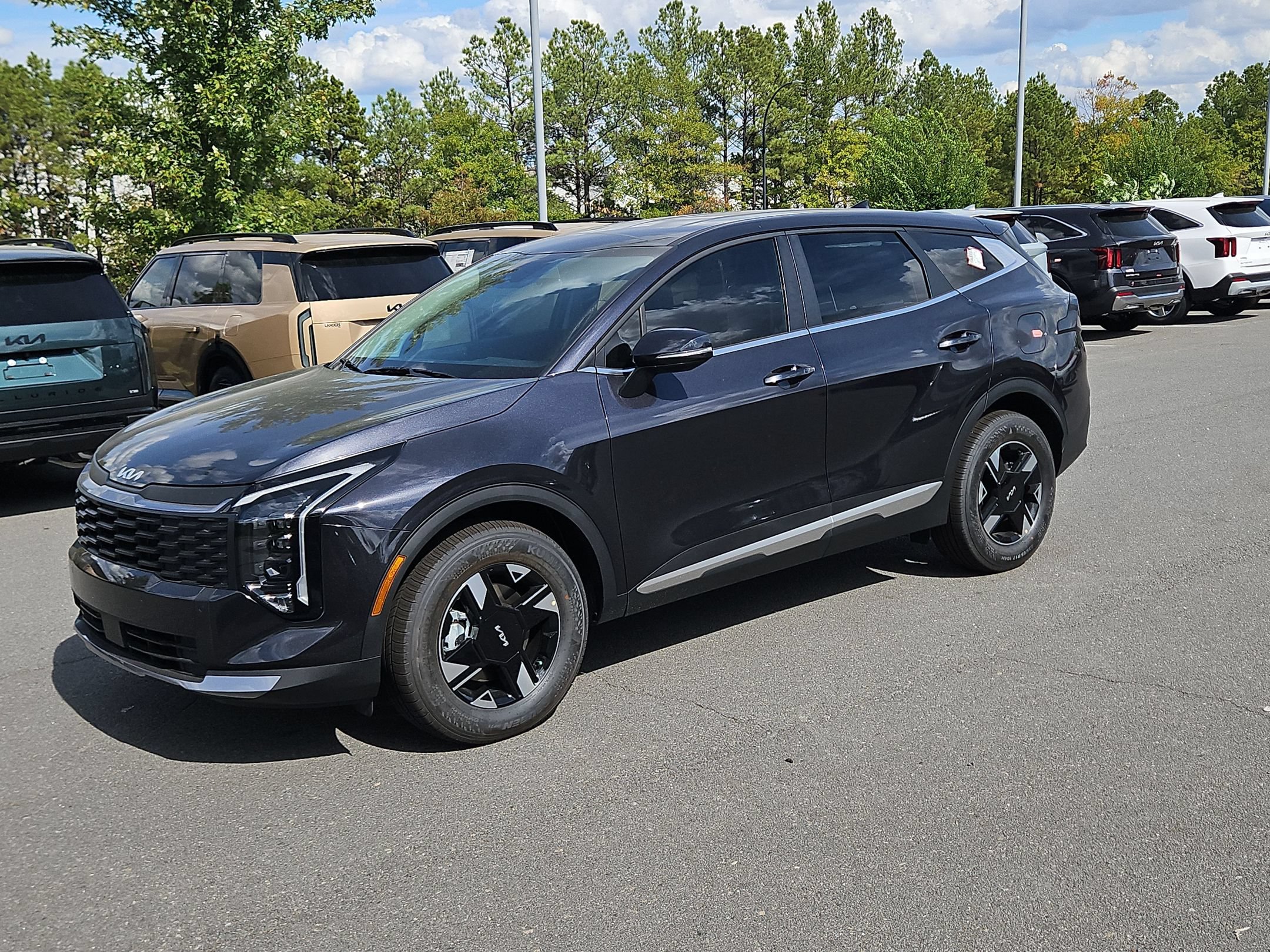New 2026 Kia Sportage LX FWD image 3