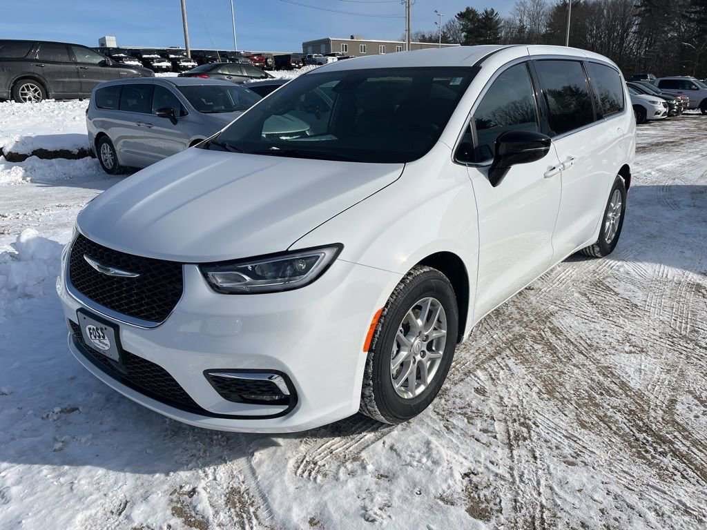 New 2026 Chrysler Pacifica Select FWD image 3