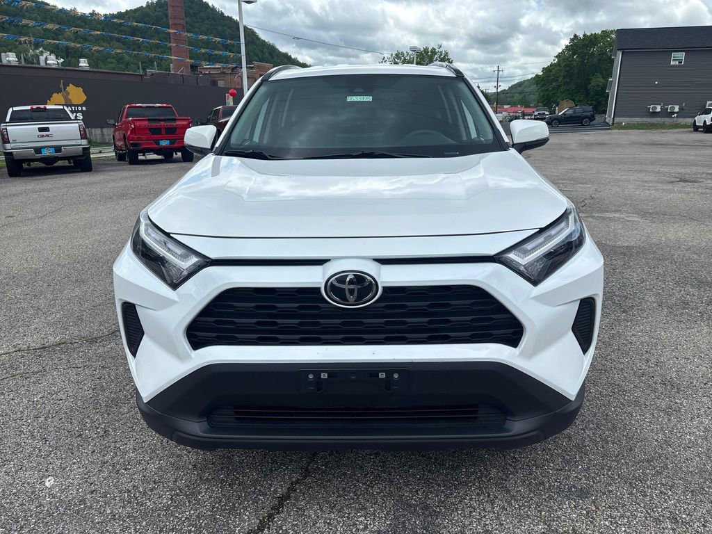 Used 2025 Toyota RAV4 XLE AWD/4WD image 8