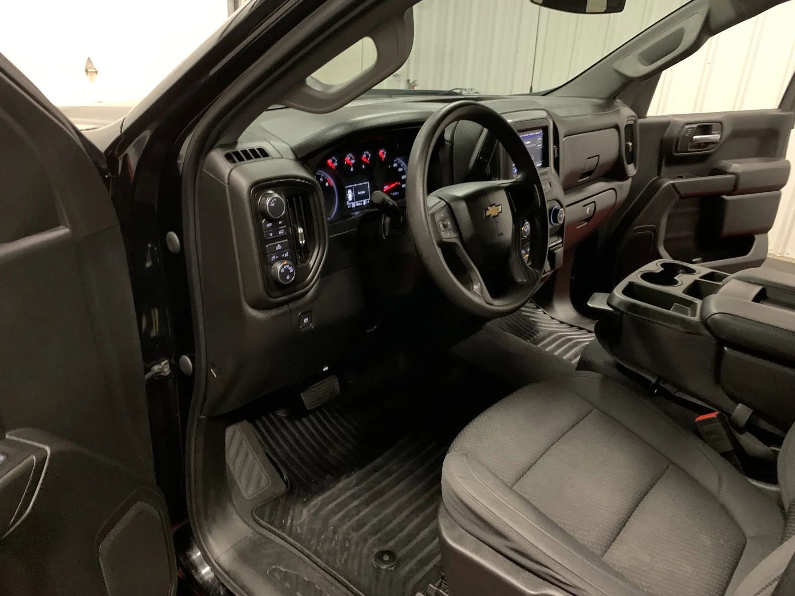 Used 2020 Chevrolet Silverado 1500 Custom w/ Custom Value Package image 40