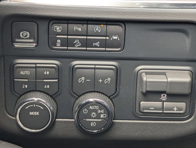 Used 2025 Chevrolet Tahoe Z71 w/ Comfort Package image 24