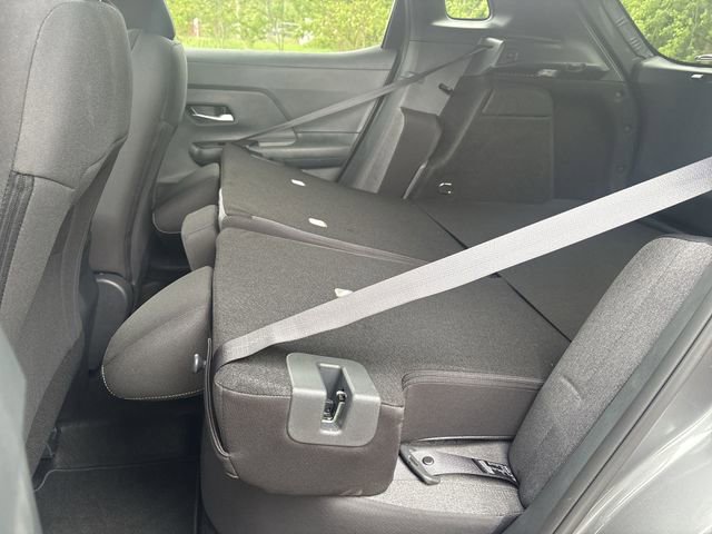 Certified 2025 Nissan Kicks SV image 31