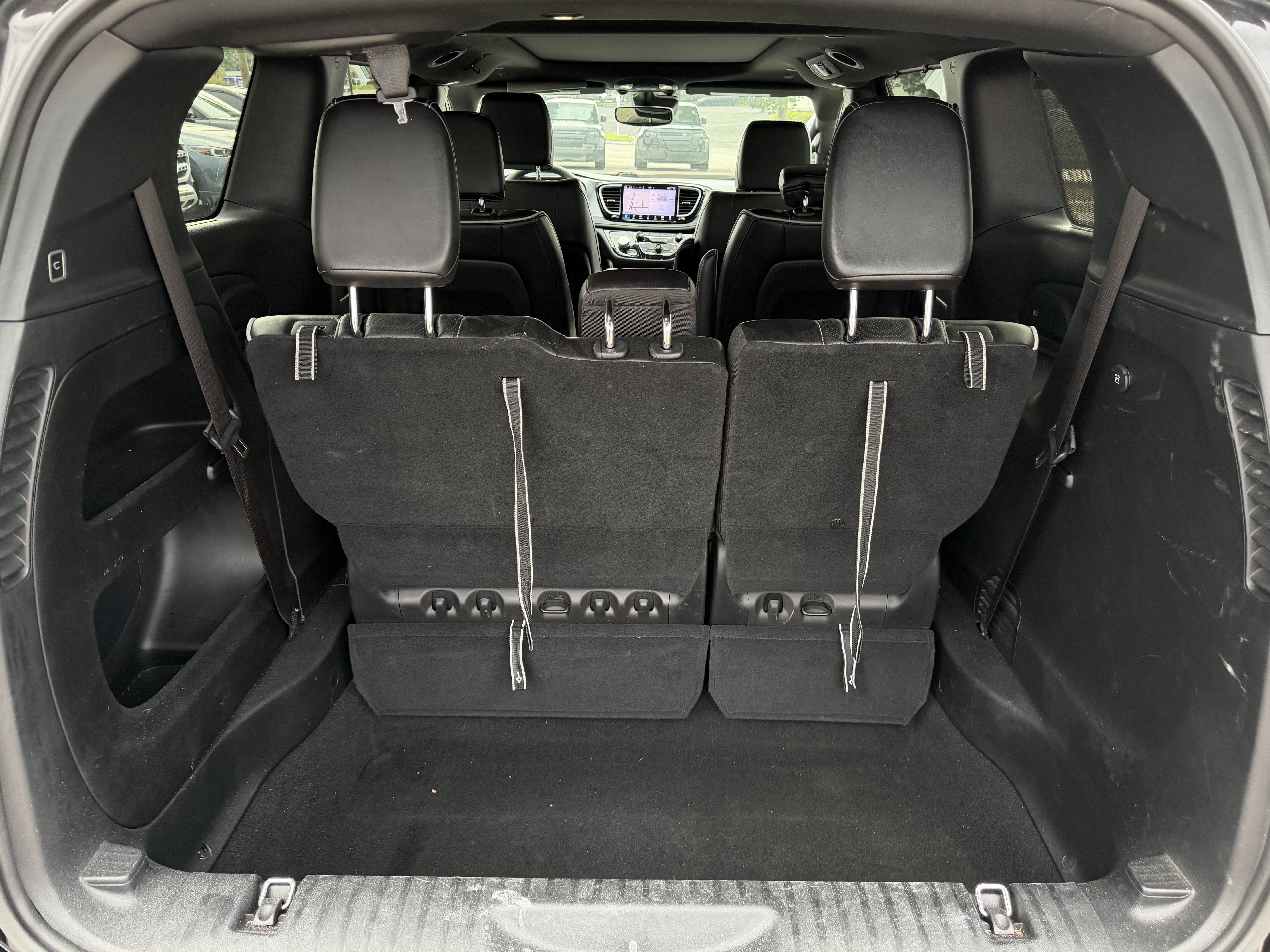 Used 2025 Chrysler Pacifica Limited FWD image 35
