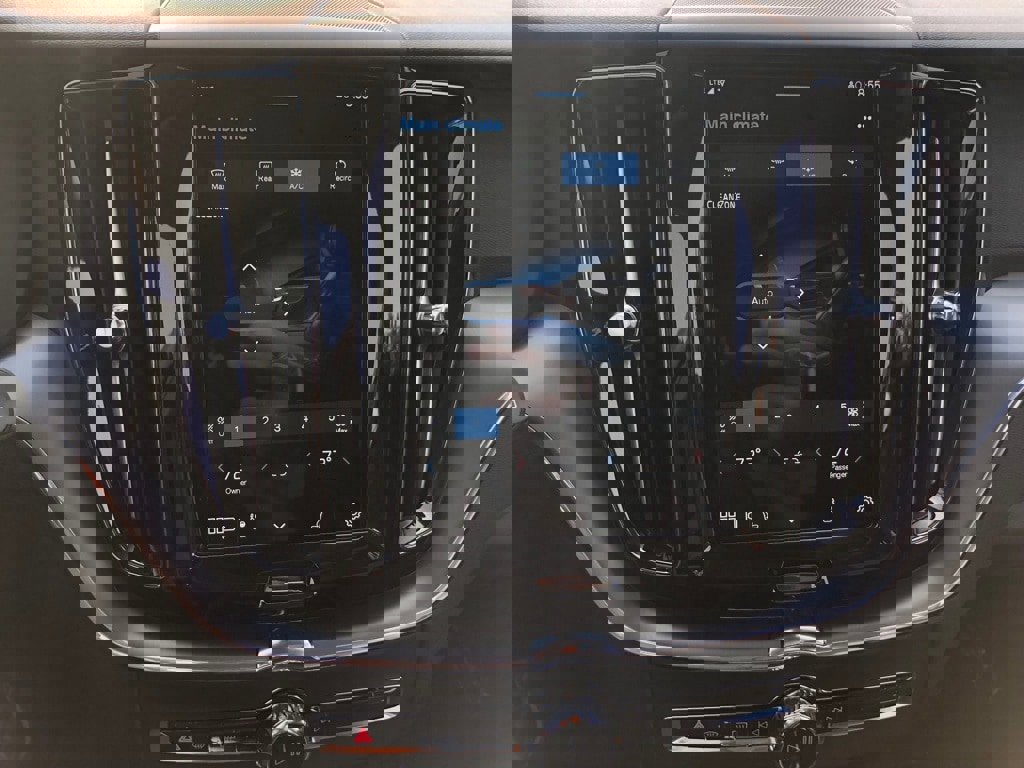 New 2025 Volvo XC60 B5 Core w/ Protection Package Premier image 22