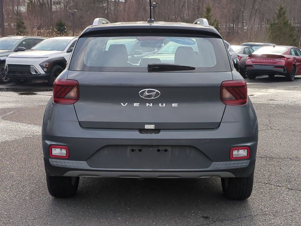 Certified 2025 Hyundai Venue Limited FWD image 4