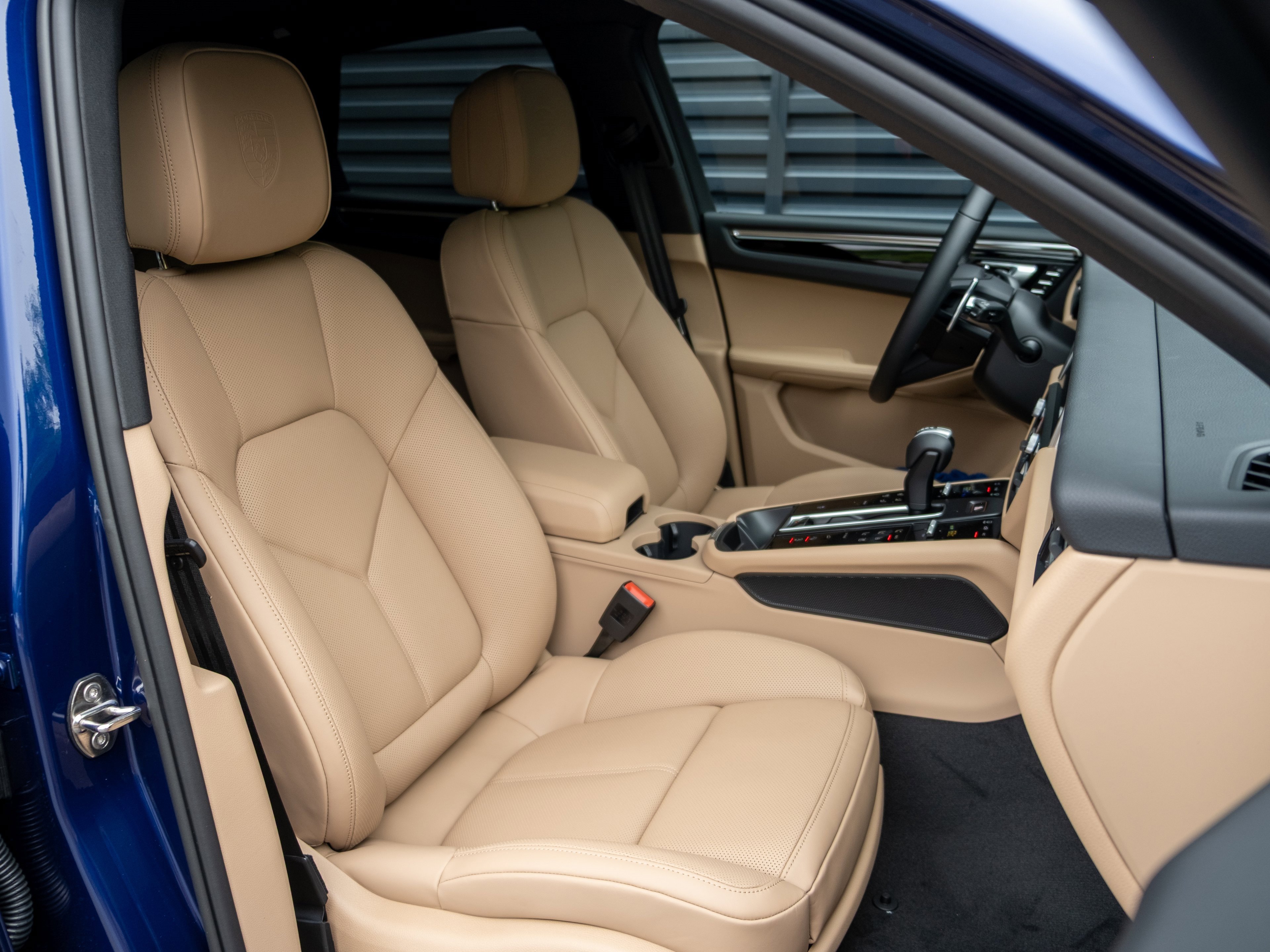 Certified 2025 Porsche Macan image 34