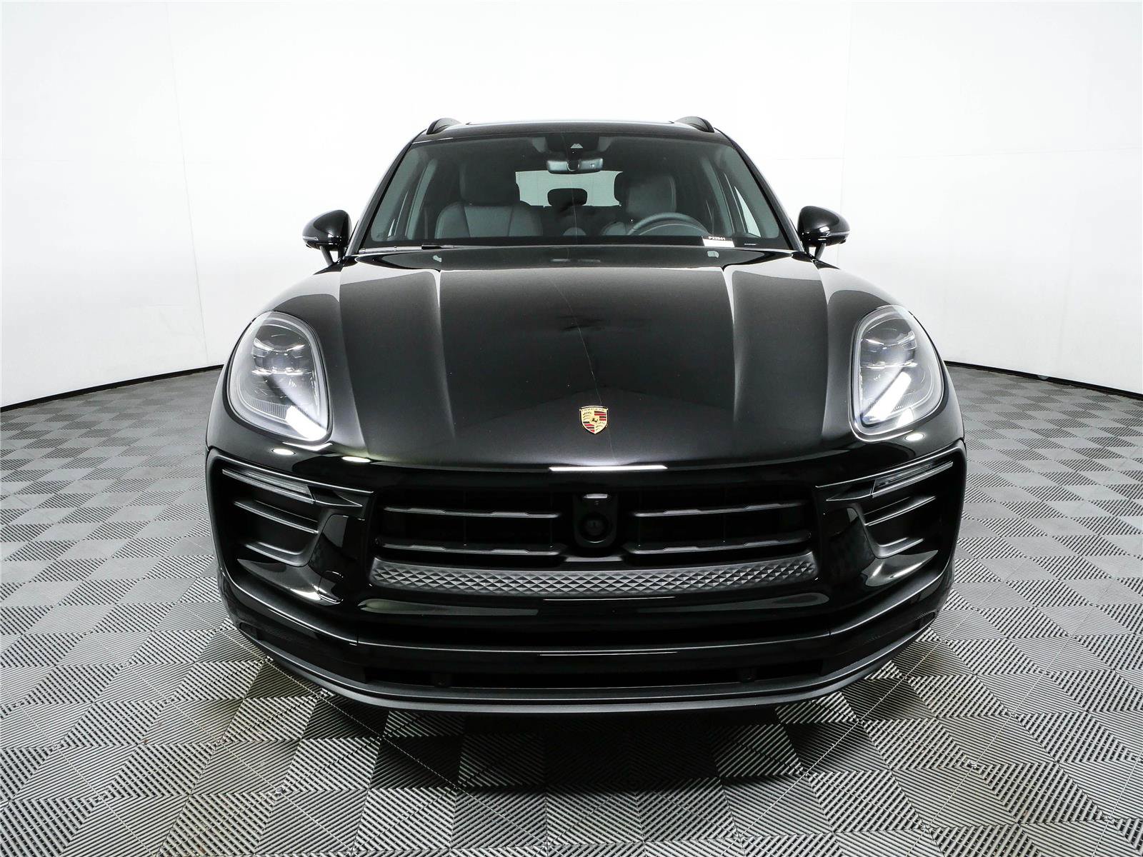 Certified 2026 Porsche Macan Turbo AWD/4WD image 28