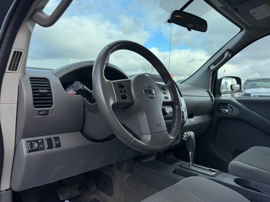 Used 2012 Nissan Frontier SV image 14