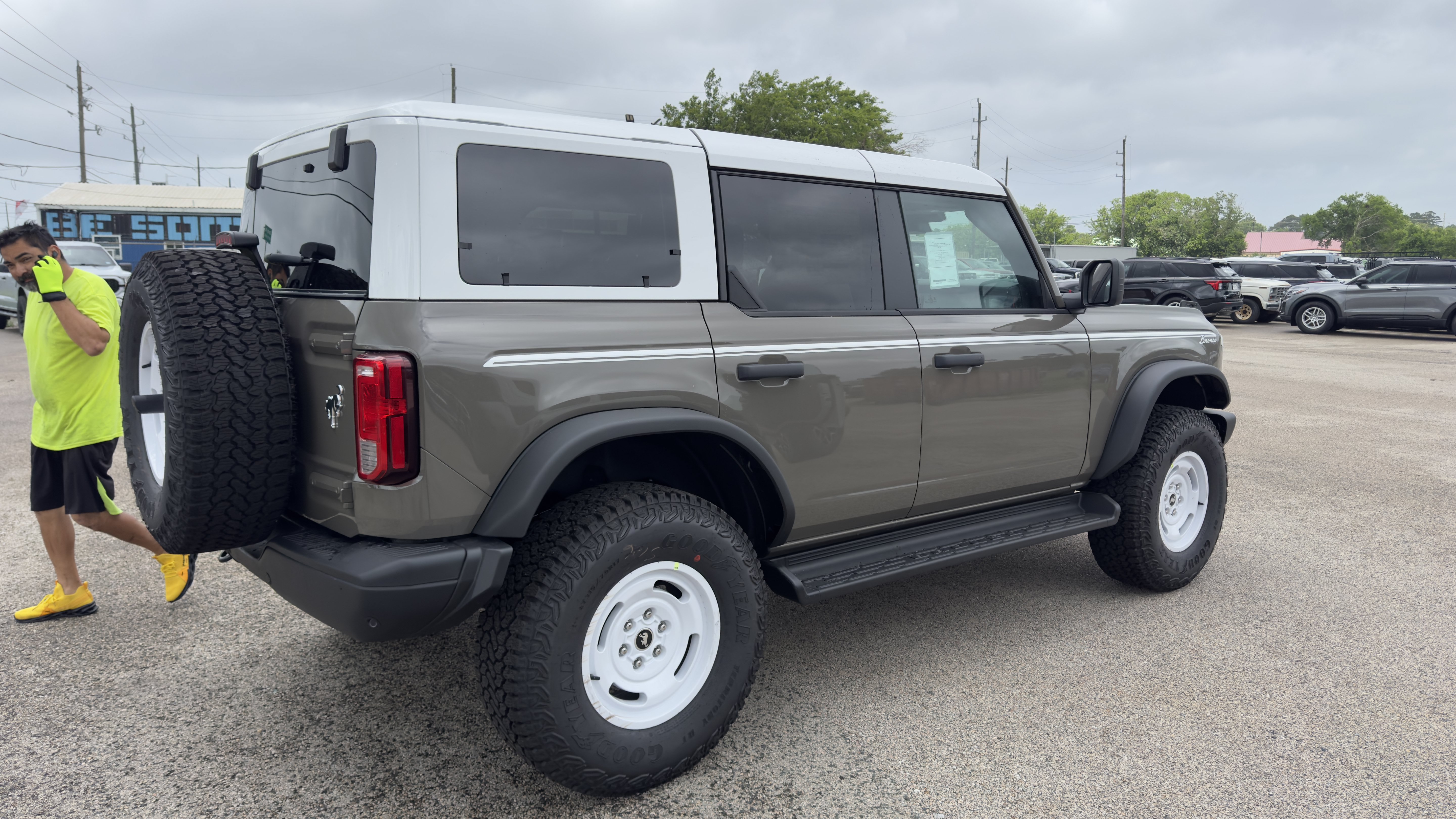 New 2026 Ford Bronco Heritage Edition AWD/4WD image 3