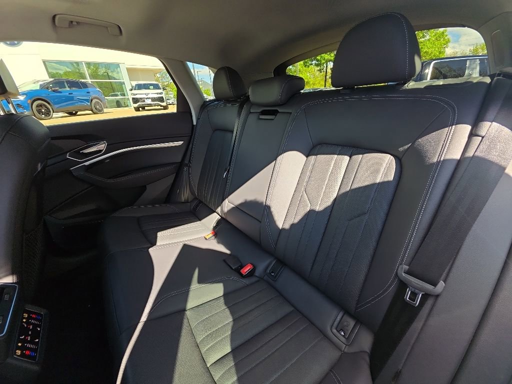 Used 2023 Audi e-tron Premium Plus w/ Premium Plus Package AWD/4WD image 21