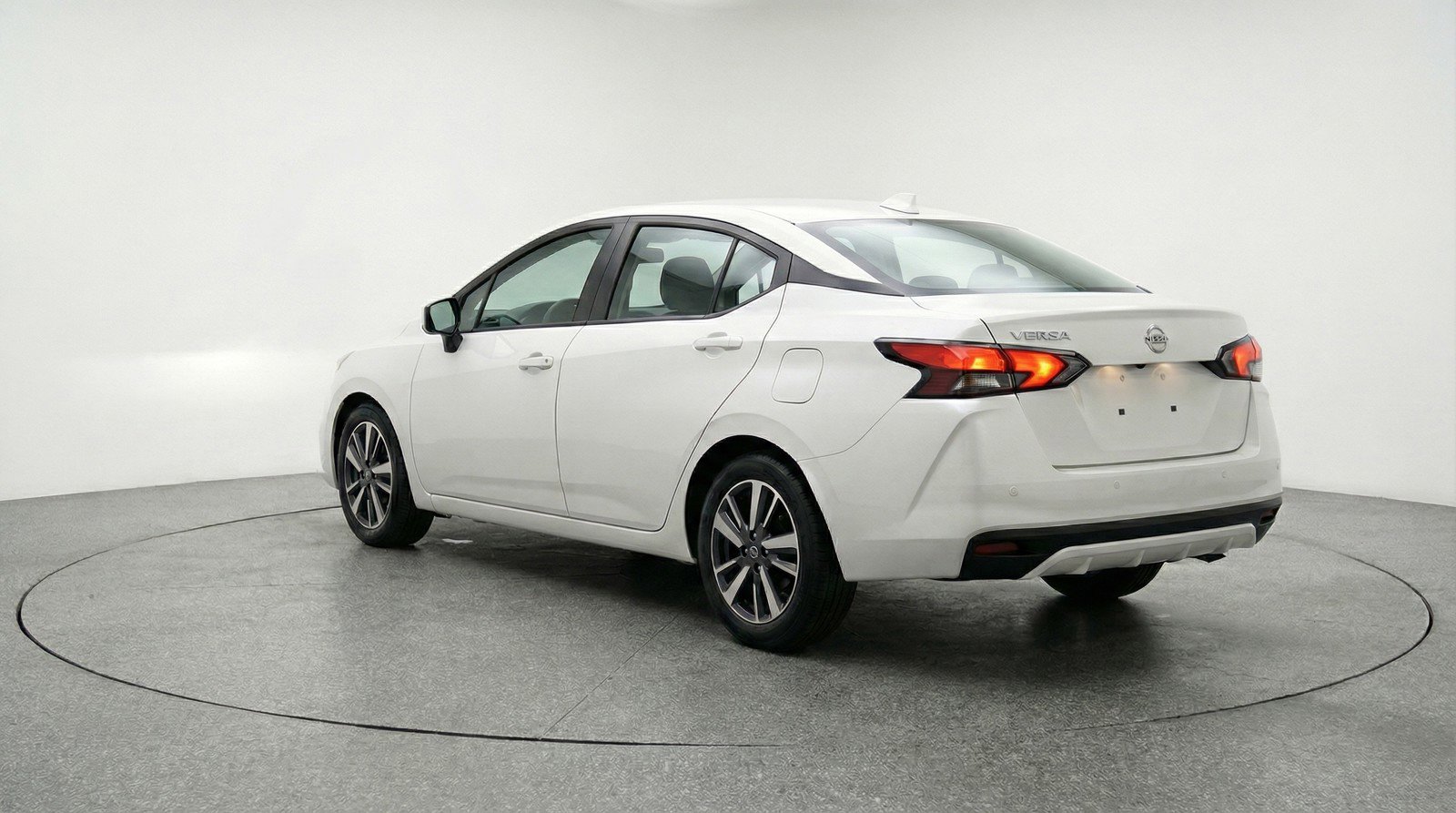 Used 2025 Nissan Versa SV image 6