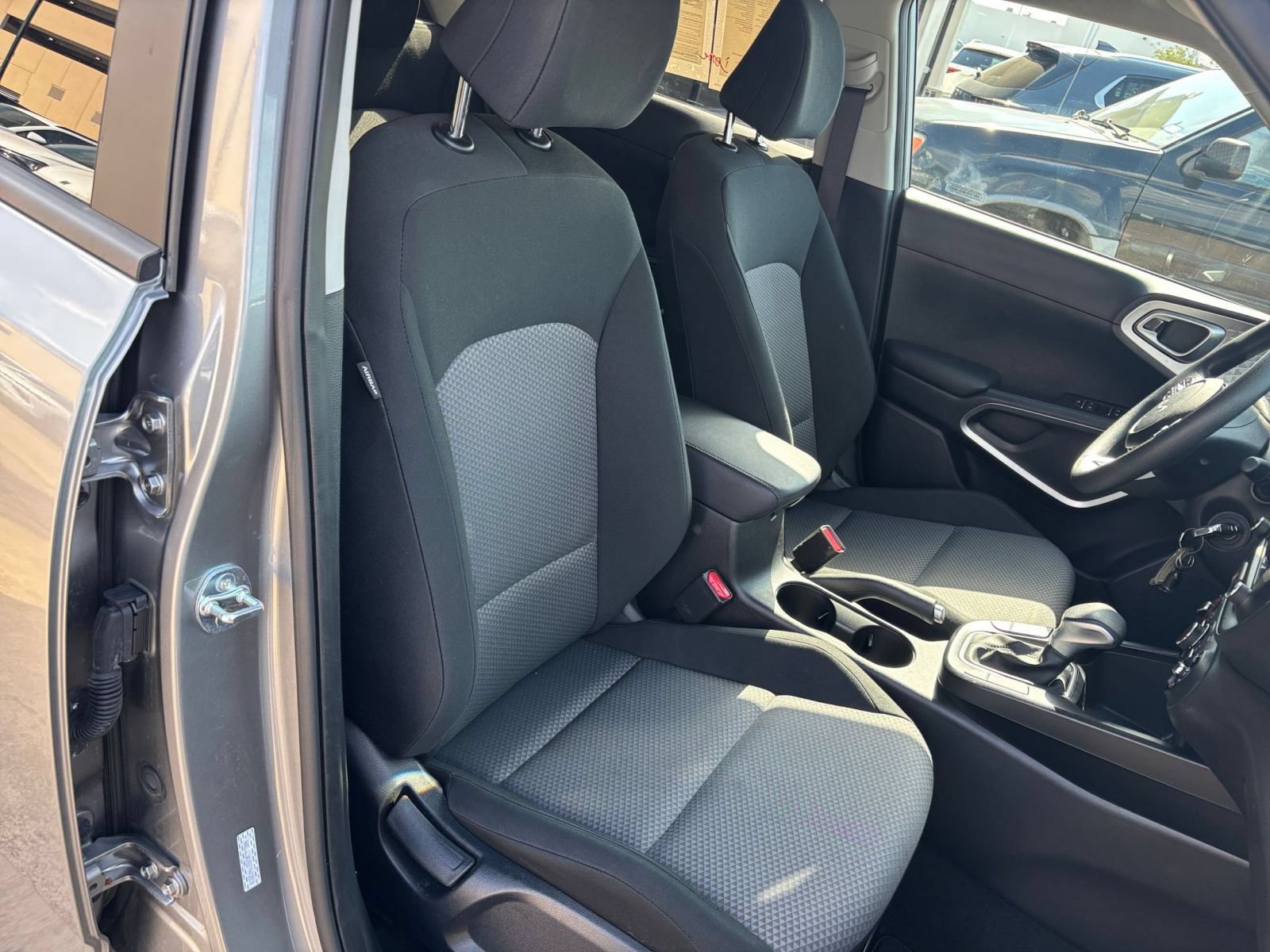 Used 2025 Kia Soul LX w/ LX Technology Package FWD image 29