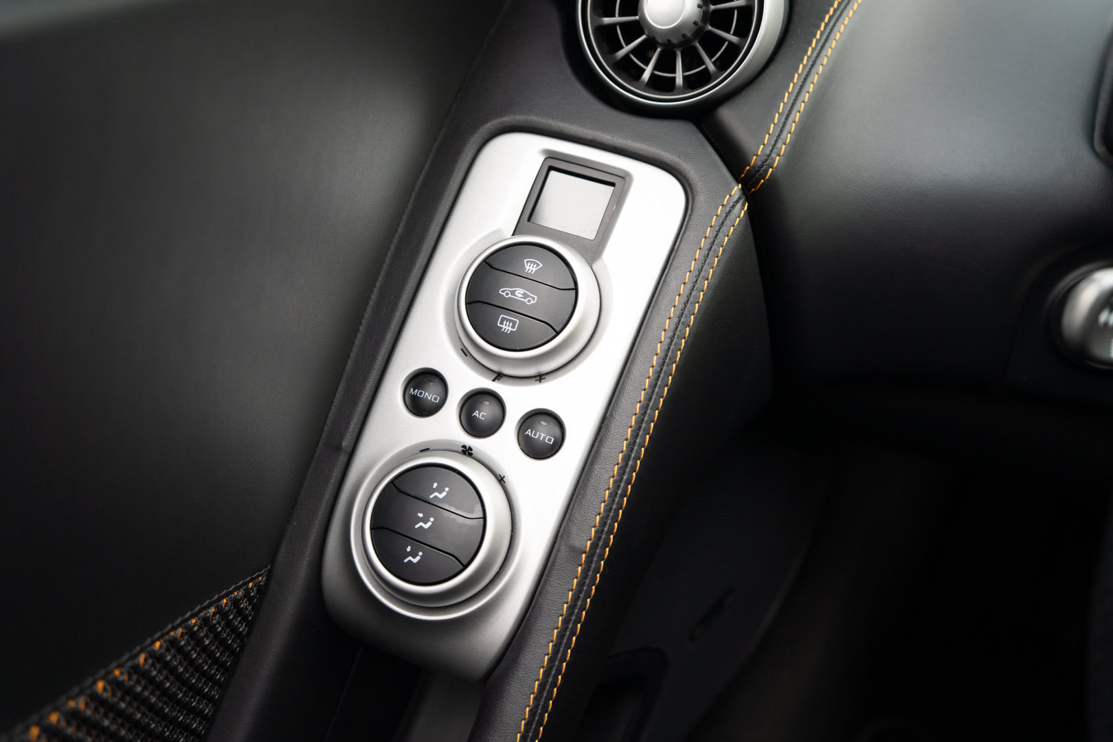 Used 2012 McLaren MP4-12C Coupe RWD image 10