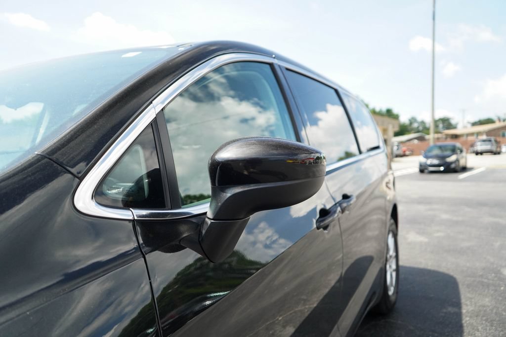 Used 2023 Chrysler Voyager LX FWD image 23