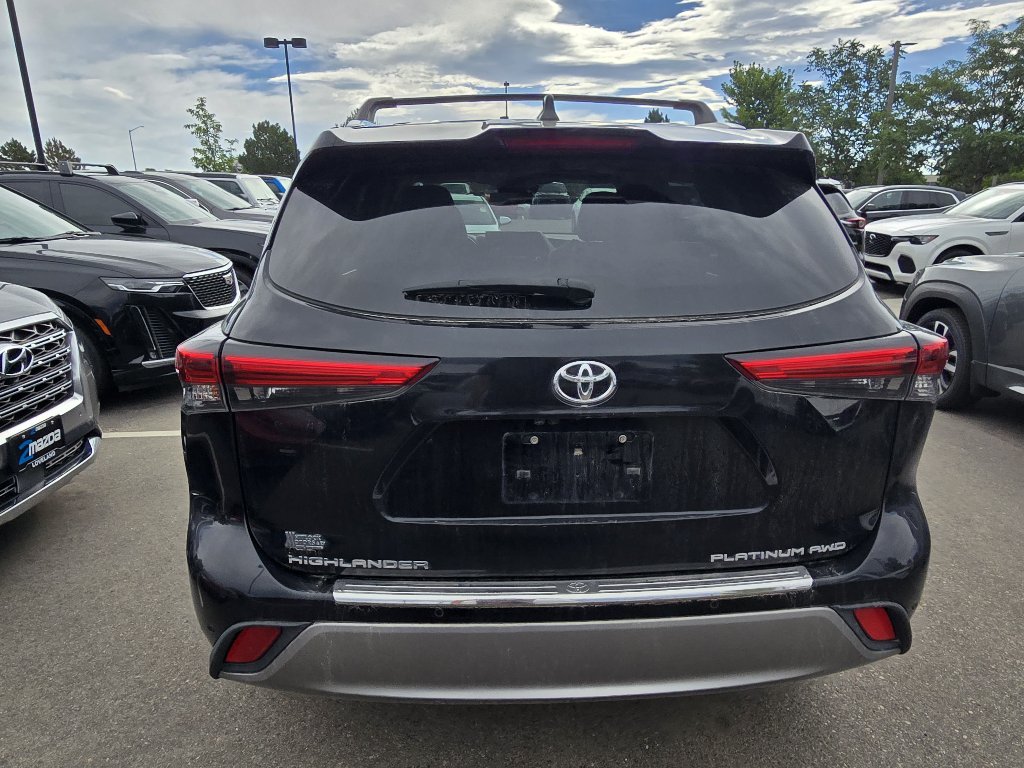 Used 2021 Toyota Highlander Platinum AWD/4WD image 4