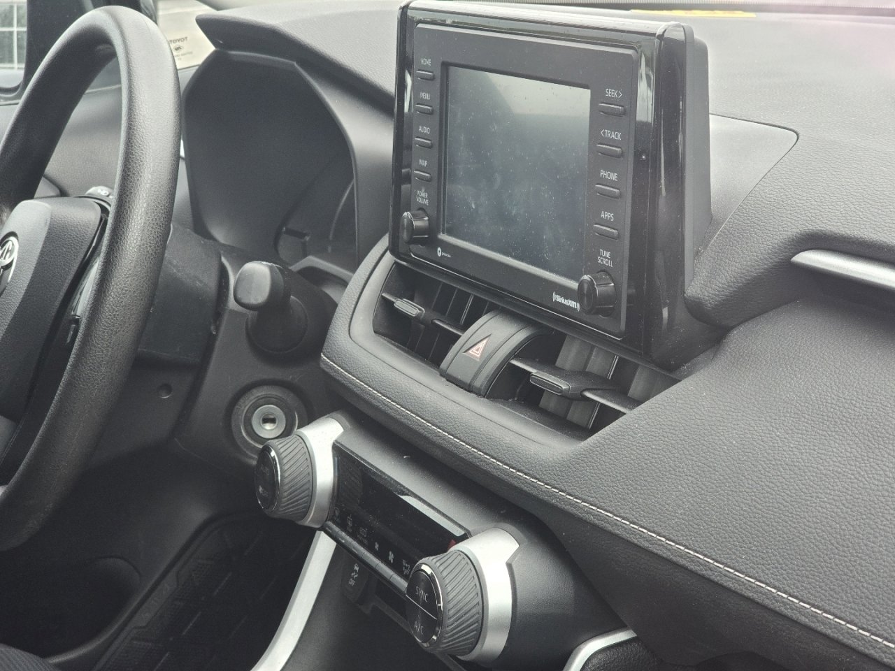 Used 2022 Toyota RAV4 LE AWD/4WD image 16