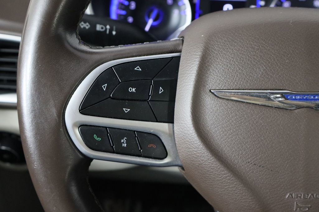 Used 2018 Chrysler Pacifica Touring-L image 8