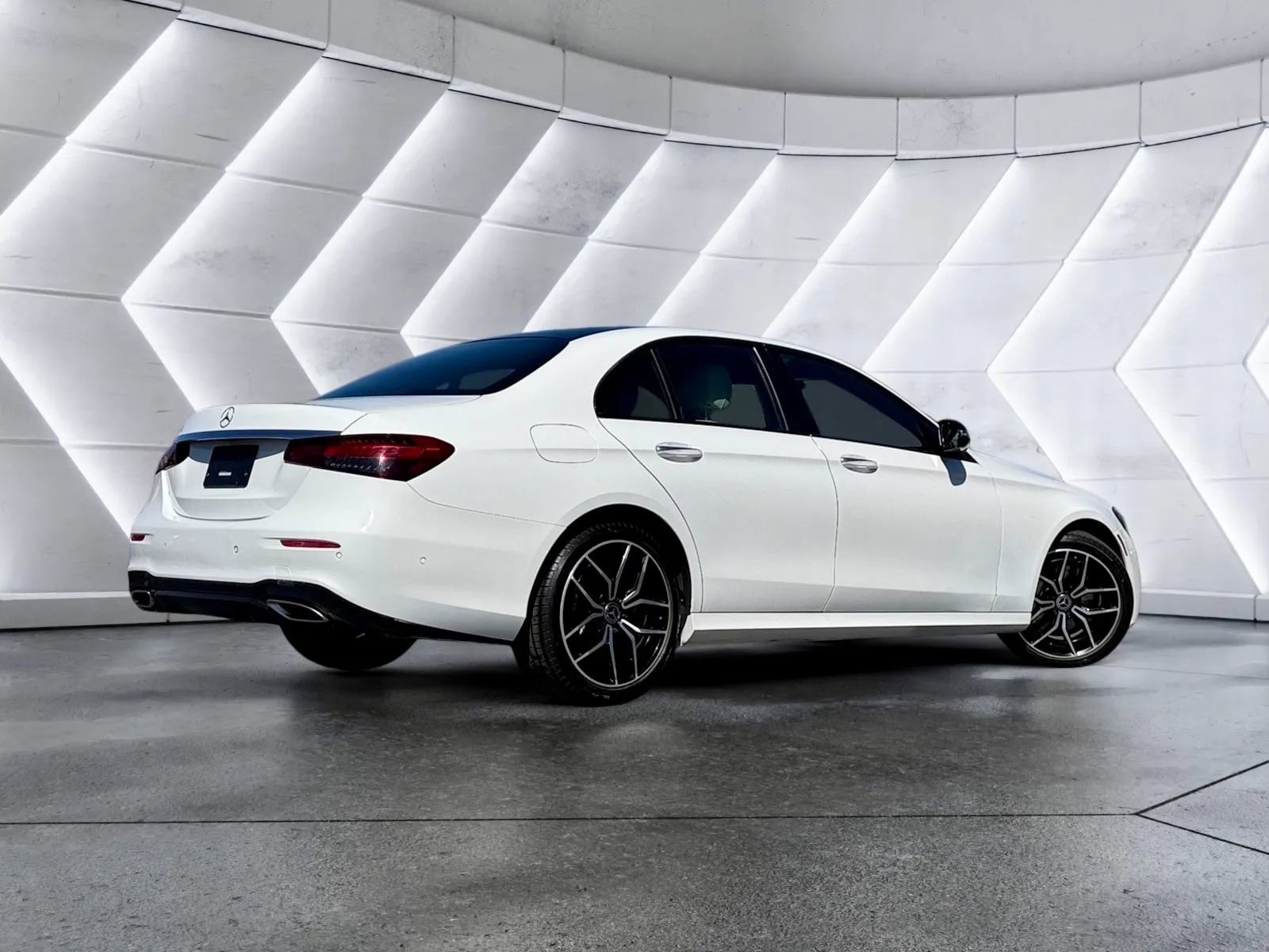 Used 2022 Mercedes-Benz E 350 Sedan w/ Driver Assistance Package image 7