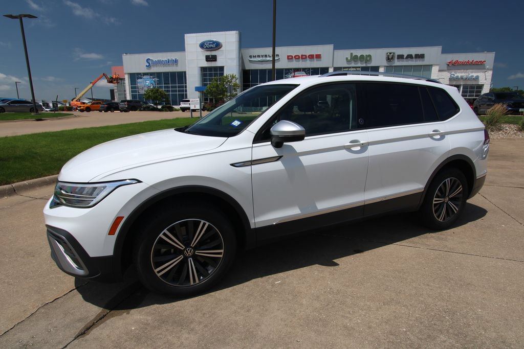 Used 2024 Volkswagen Tiguan Wolfsburg Edition AWD/4WD image 18