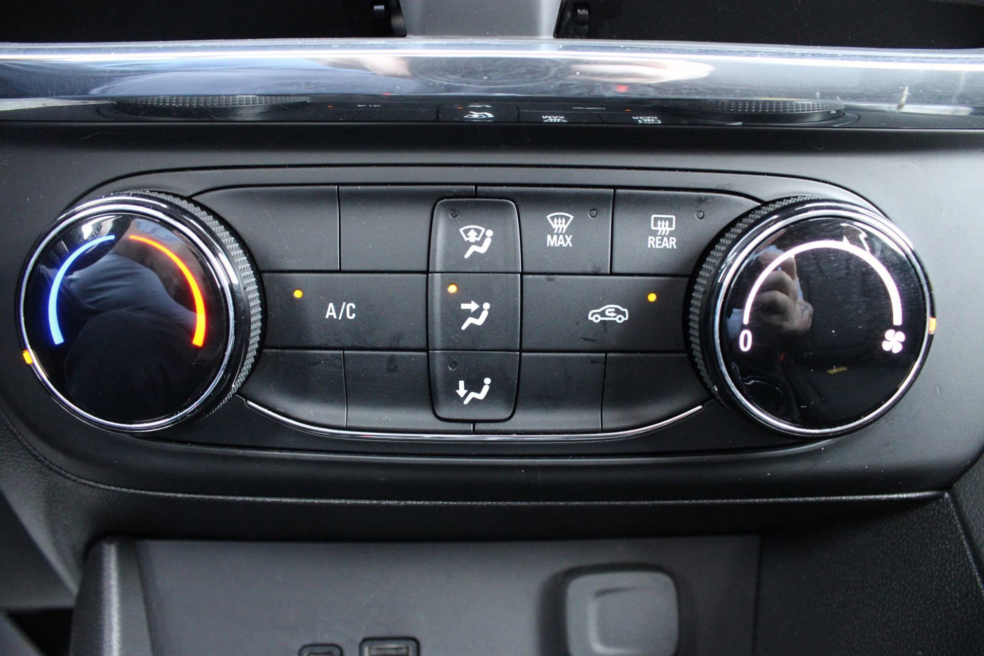 Used 2025 Buick Encore GX Preferred AWD/4WD image 32