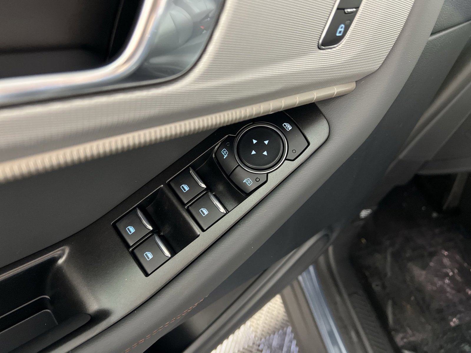 New 2026 Ford Explorer Active w/ Active Comfort Package image 15