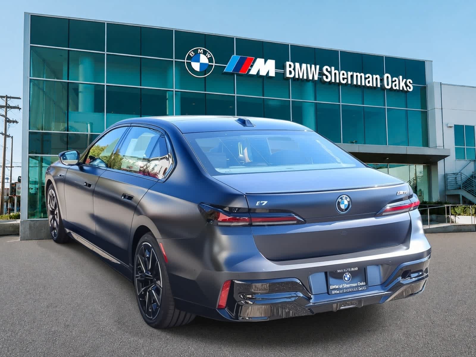 New 2026 BMW i7 M70 AWD/4WD image 6