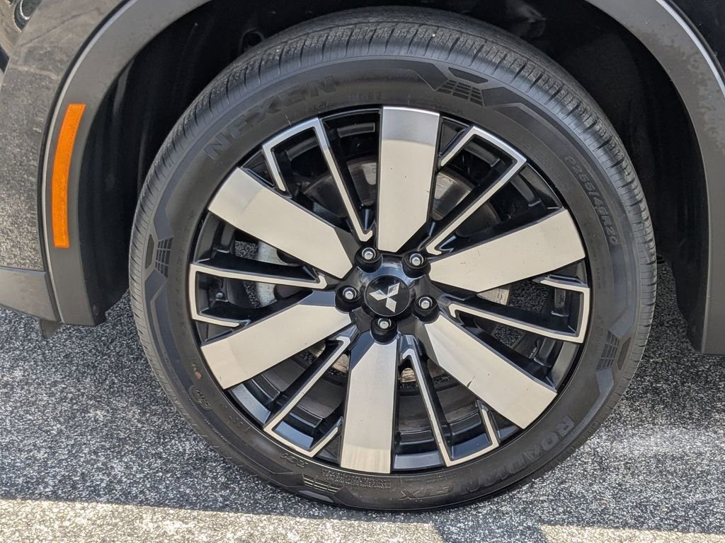 Used 2025 Mitsubishi Outlander SE image 27