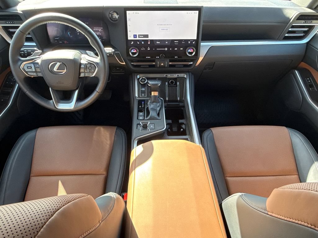 Used 2025 Lexus GX 550 w/ Accessory Package (2T) AWD/4WD image 11