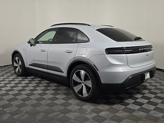 Certified 2025 Porsche Macan Electric image 3