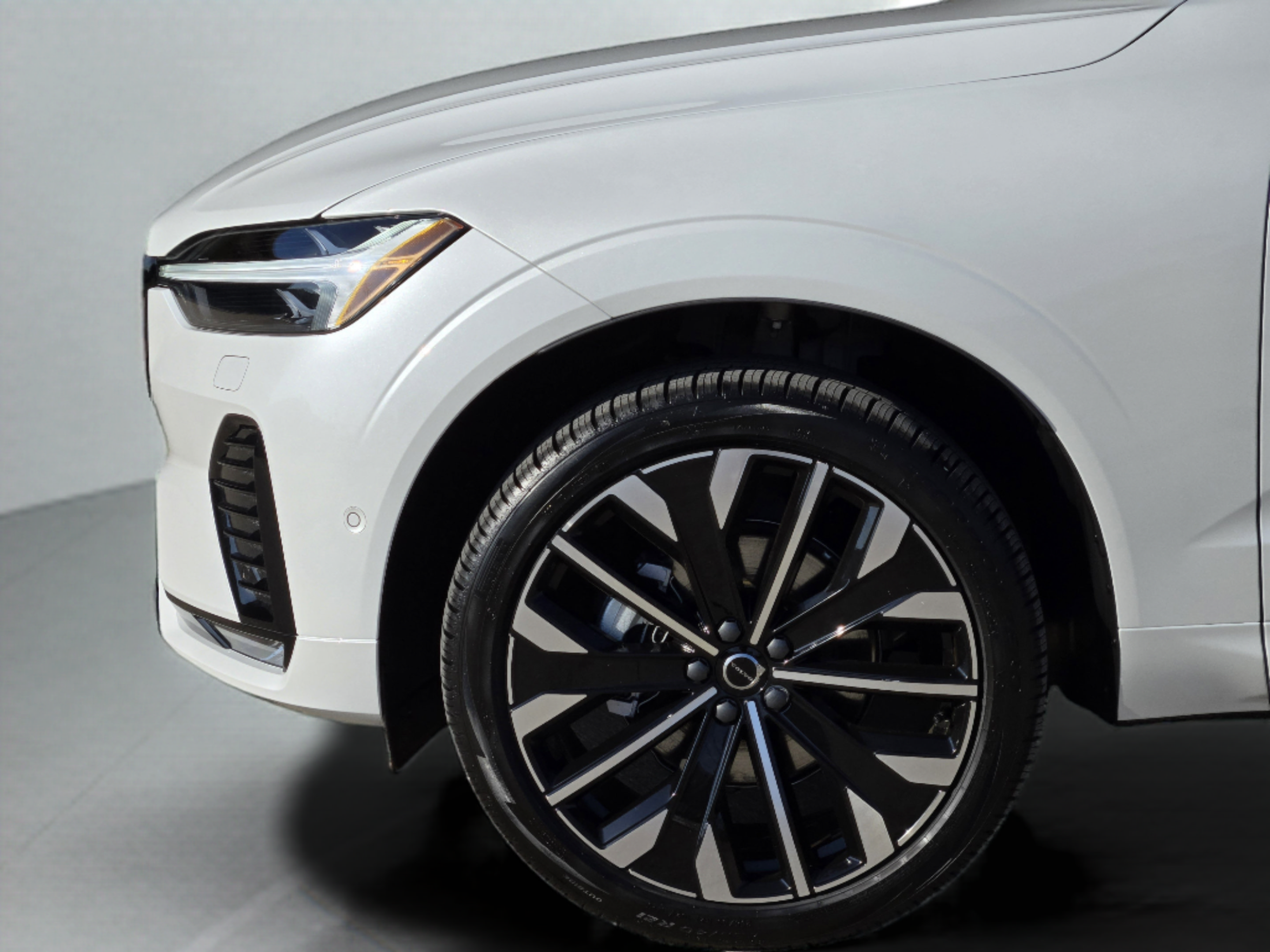 Used 2026 Volvo XC60 B5 Ultra w/ Protection Package Premier AWD/4WD image 12