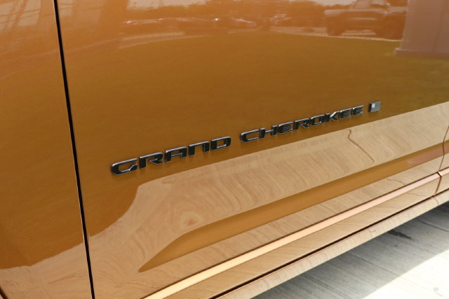 New 2026 Jeep Grand Cherokee Limited AWD/4WD image 11