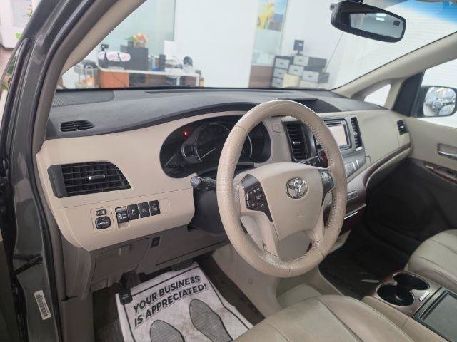 Used 2013 Toyota Sienna XLE FWD image 8