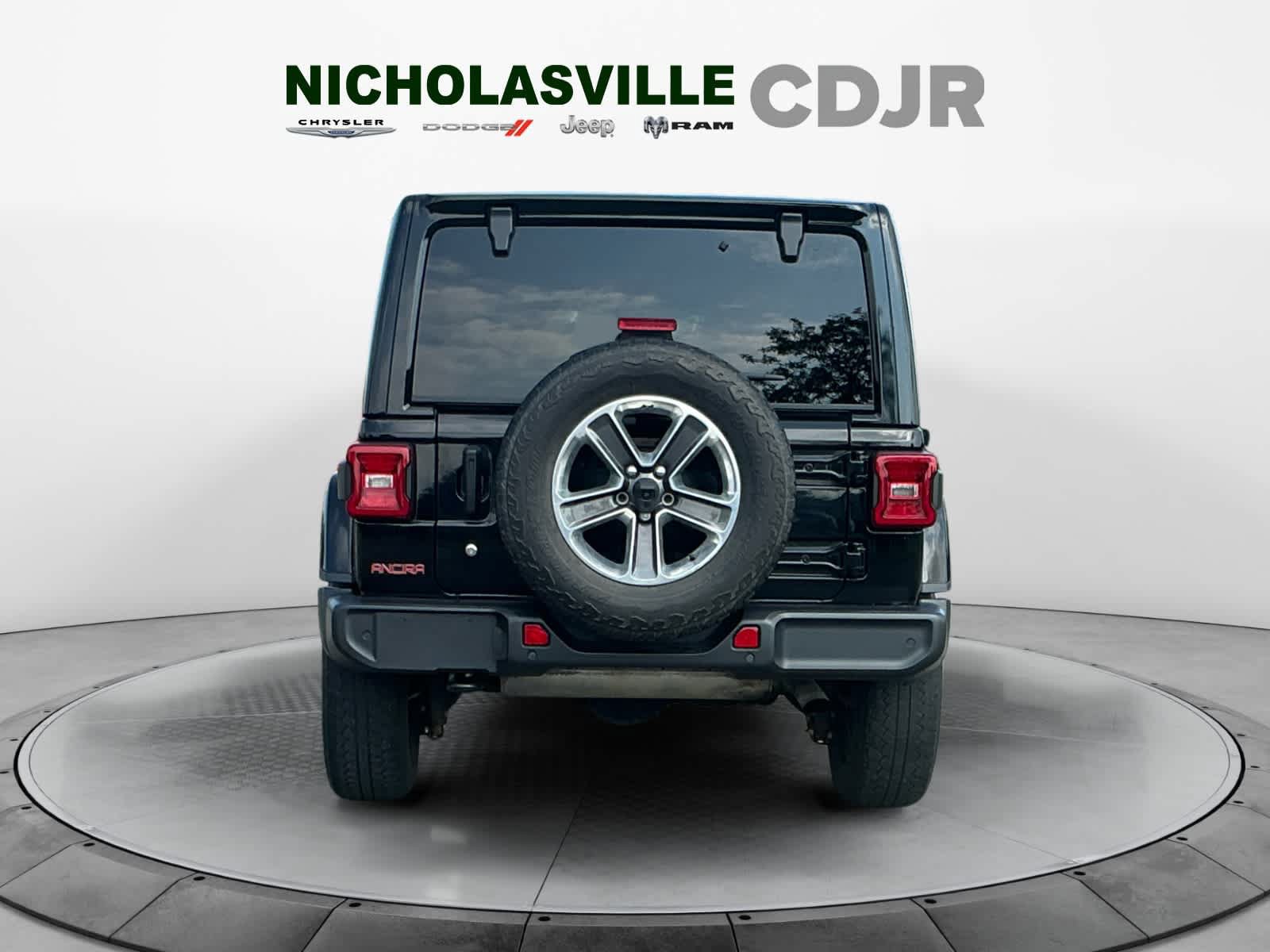 Used 2018 Jeep Wrangler Unlimited Sahara AWD/4WD image 4