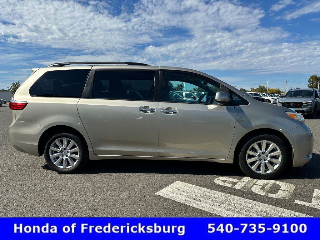 Used 2017 Toyota Sienna XLE Premium image 7