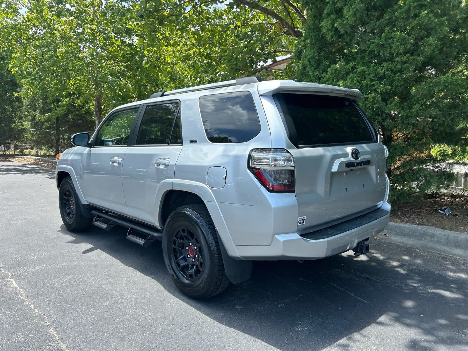 Used 2023 Toyota 4Runner SR5 Premium w/ Moonroof Package RWD image 2
