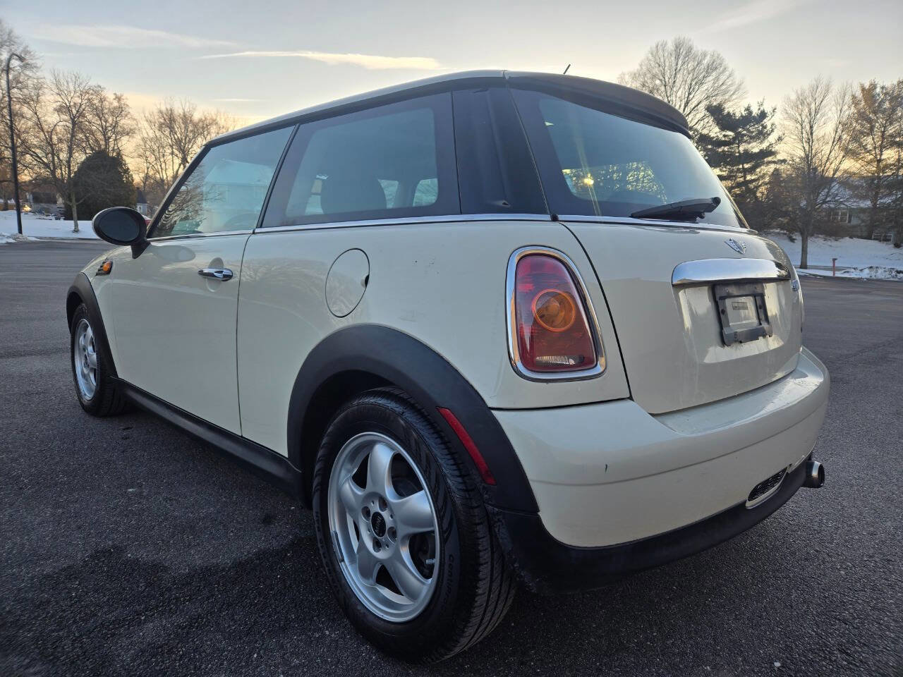 Used 2010 MINI Cooper Hardtop image 5