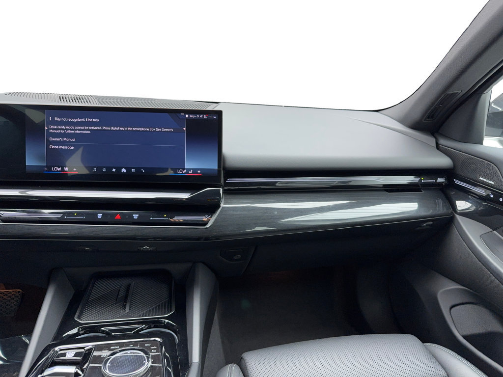 Used 2024 BMW 530i w/ Premium Package RWD image 22