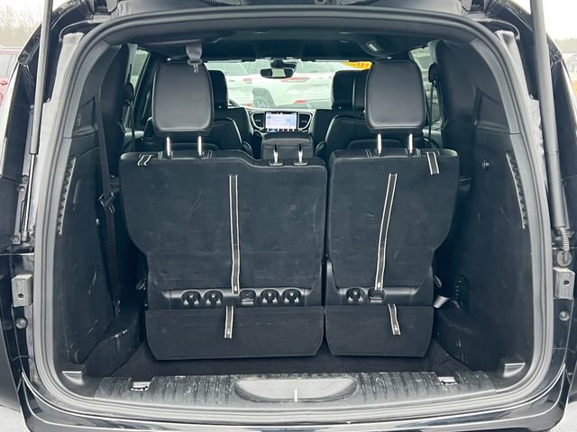 Used 2025 Chrysler Pacifica Select image 37