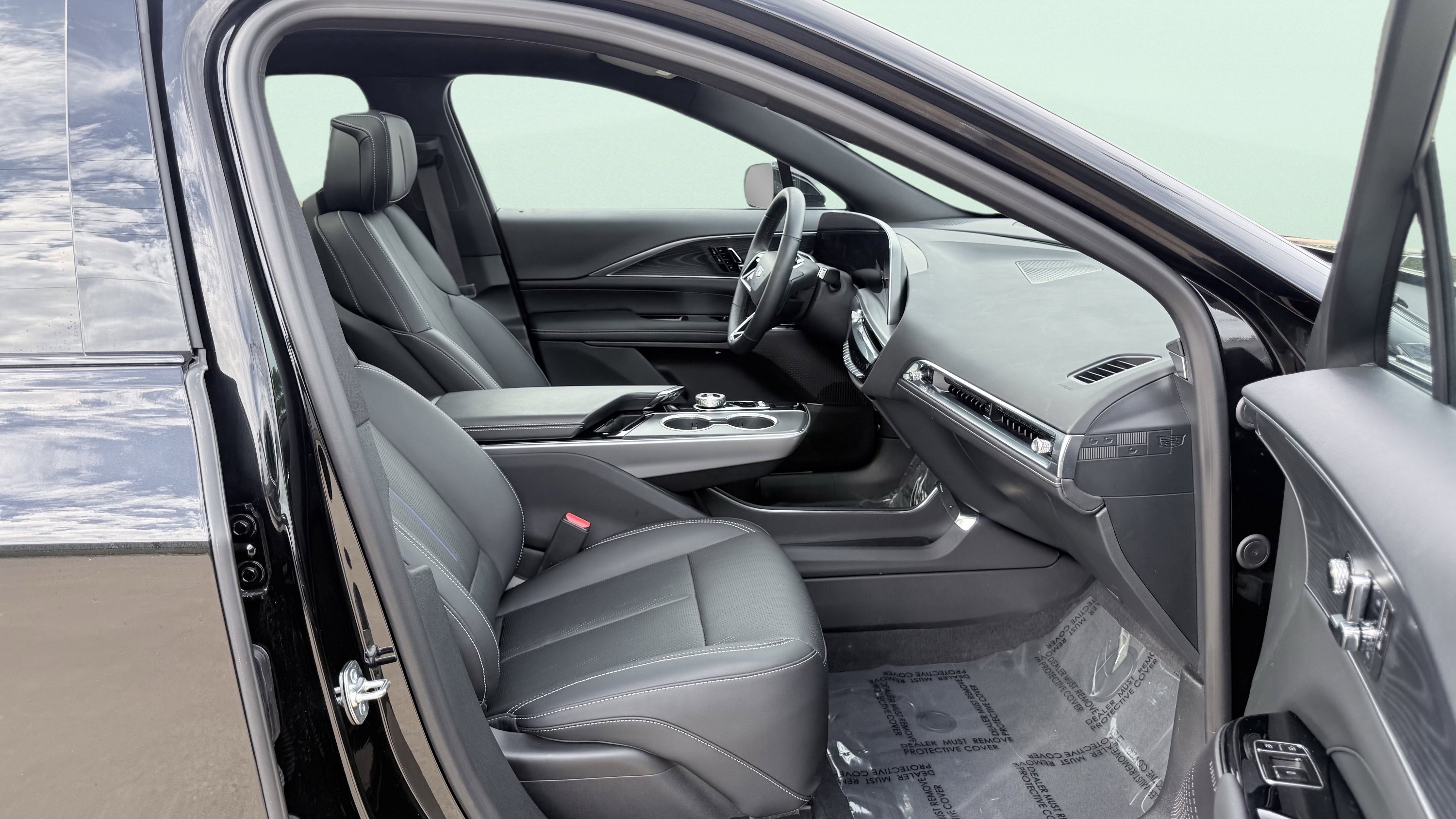 Used 2025 Cadillac Lyriq Luxury AWD/4WD image 43
