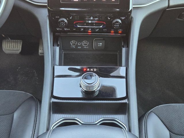 Used 2025 Jeep Grand Cherokee Altitude AWD/4WD image 17